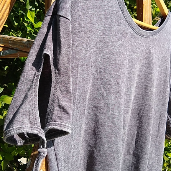 Exist T-Shirt Key Hole Sleeve High/Low Gray S - Picture 3 of 7